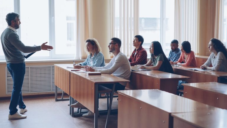 Profs en couple : pourquoi ça matche entre enseignants